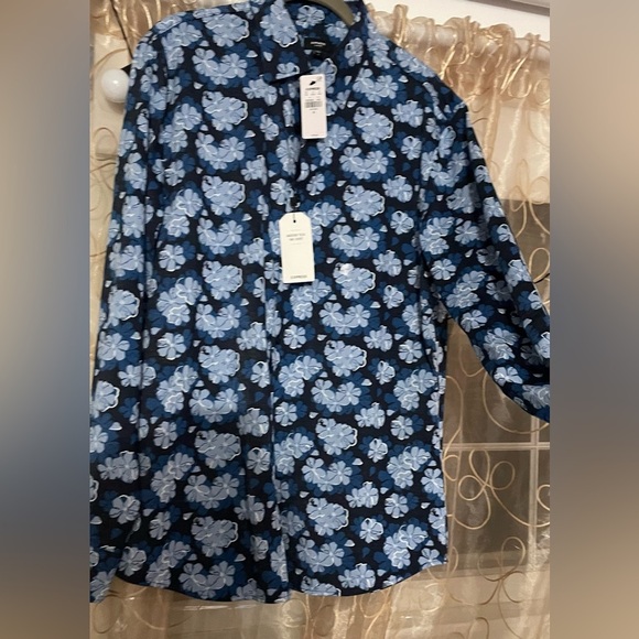 NEW EXPRESS BUTTON MENS DOWN SHIRT
MSRP $ 78 - Picture 1 of 11